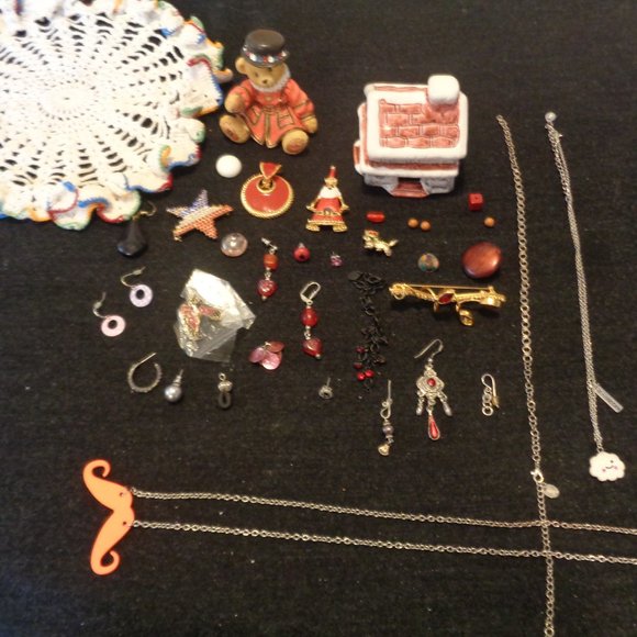 CHRISTMAS HOUSE BRIT BEAR JEWELRY PARTS ETC LOT - Picture 1 of 9